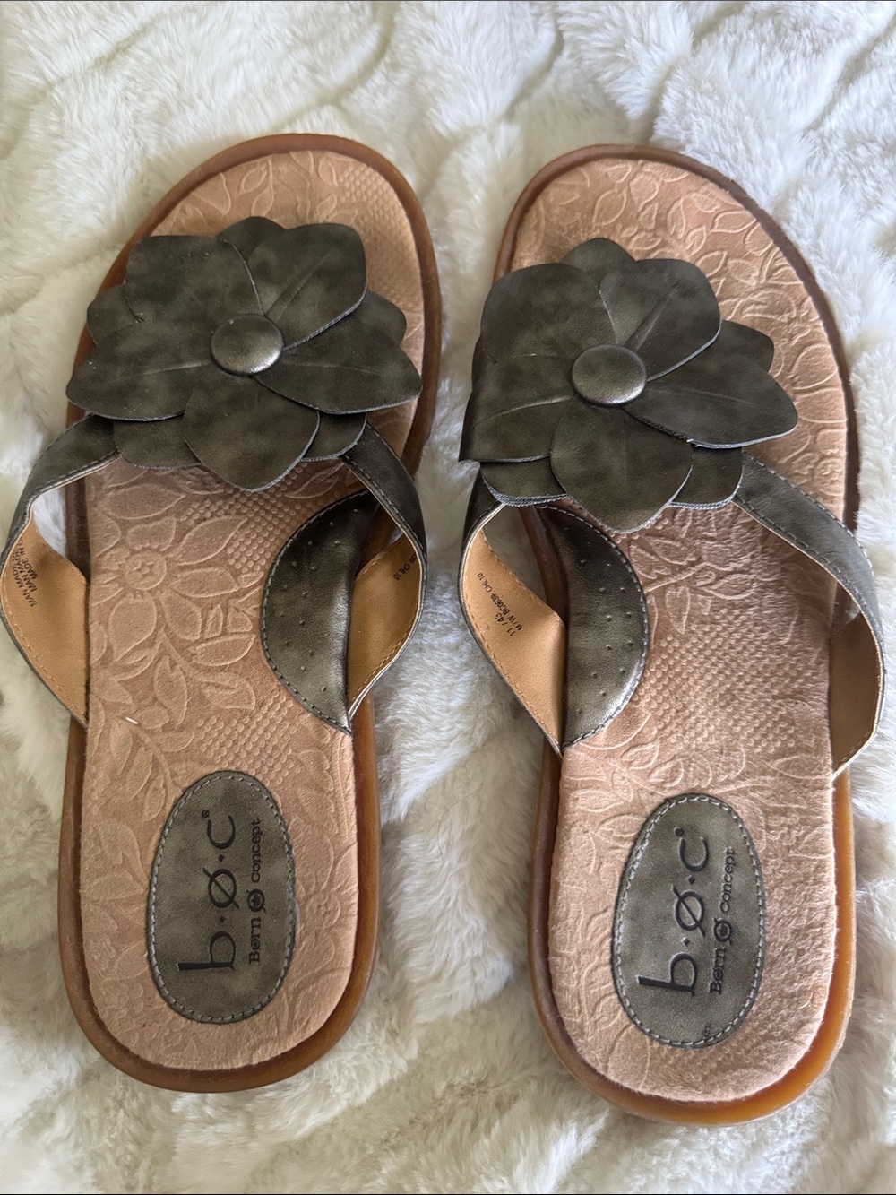 b.o.c. Floral Metallic Pewter Slide Sandals - Picture 4 of 6
